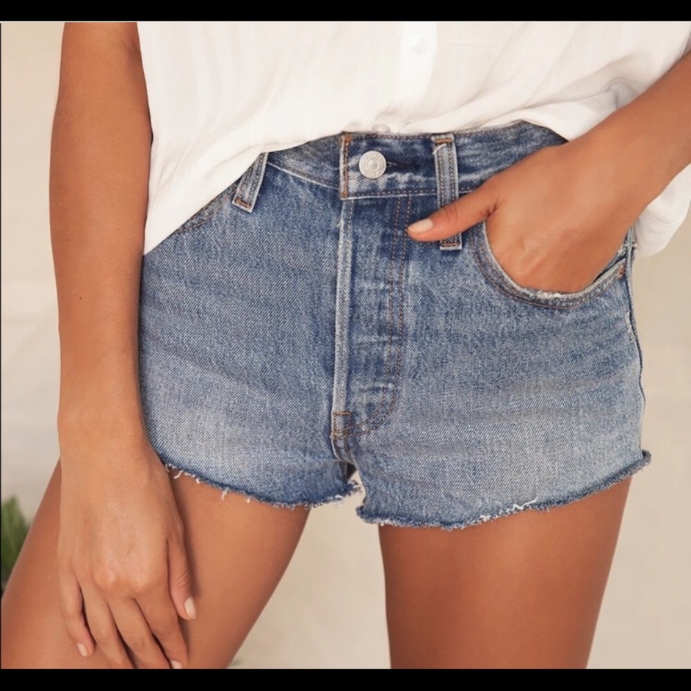 Levi’s 501 jean shorts size 25